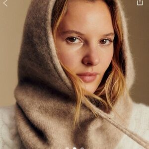 SÉZANE Hooded Scarf in Light Beige